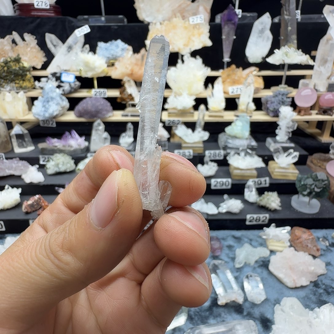 L***y石材天然水晶摆件