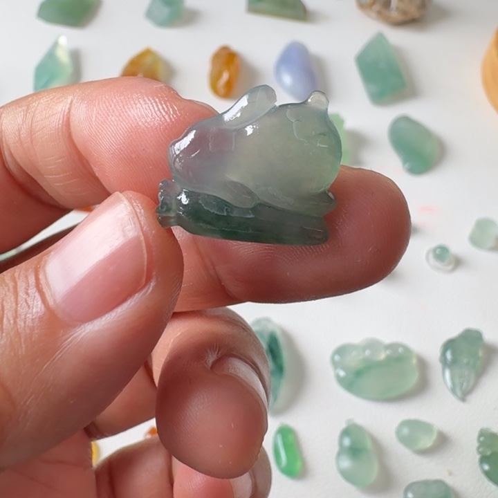 定制翡翠未镶嵌兔