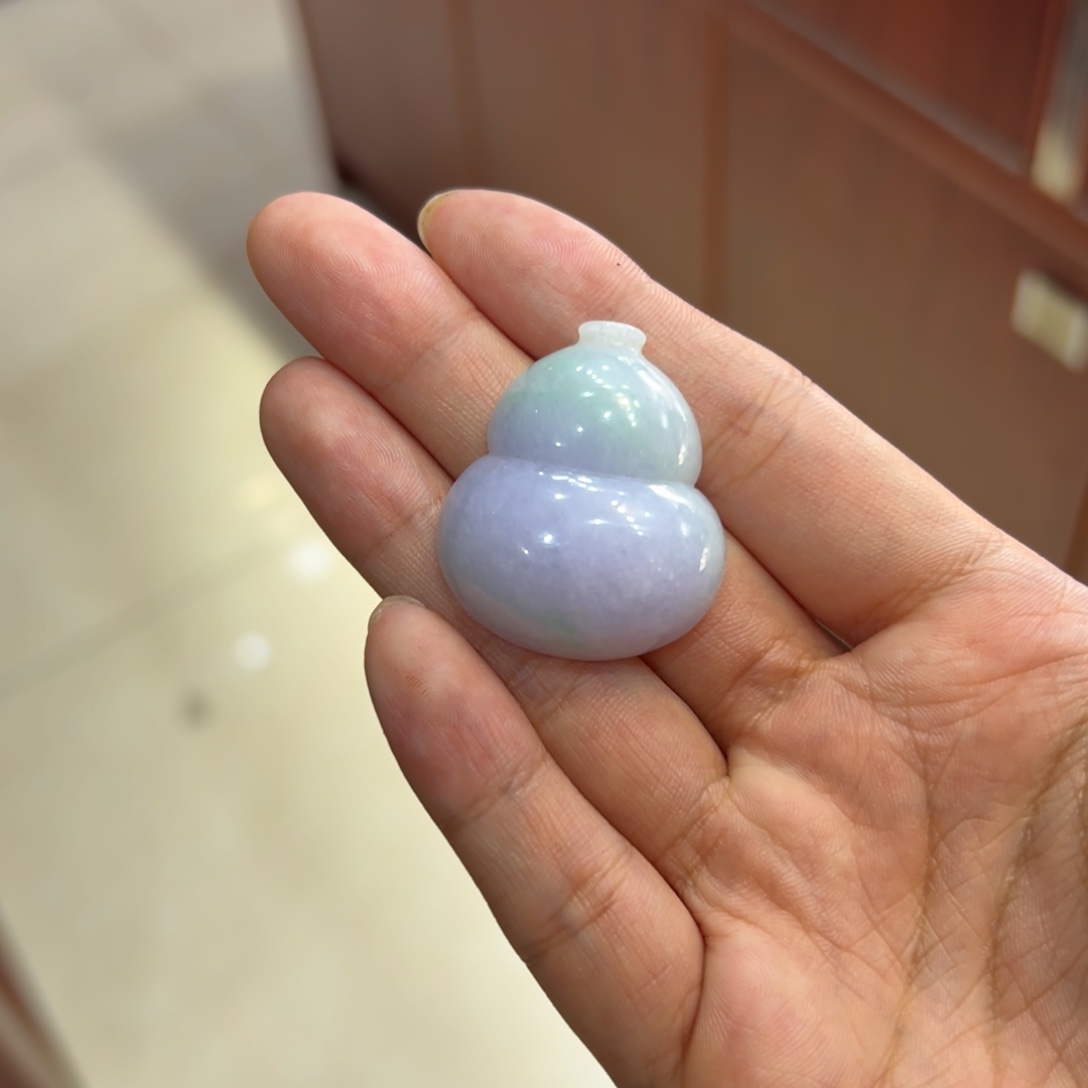 翡翠手镯未镶嵌葫芦