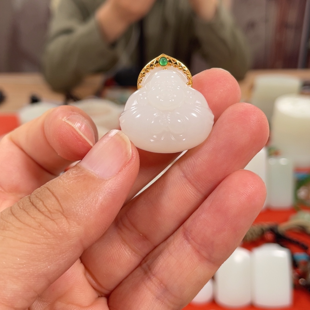 和田玉18K金镶嵌颈饰