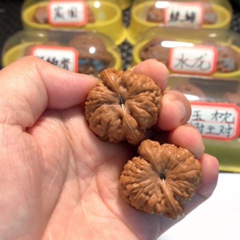 文玩核桃吊坠正**融金字塔