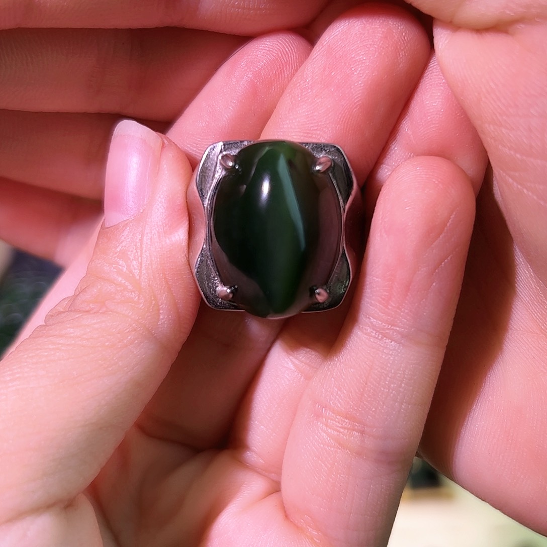 和田玉未镶嵌颈饰雪*