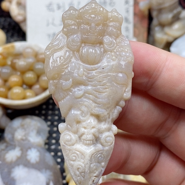 硅化珊瑚（珊瑚玉）颈饰未镶嵌