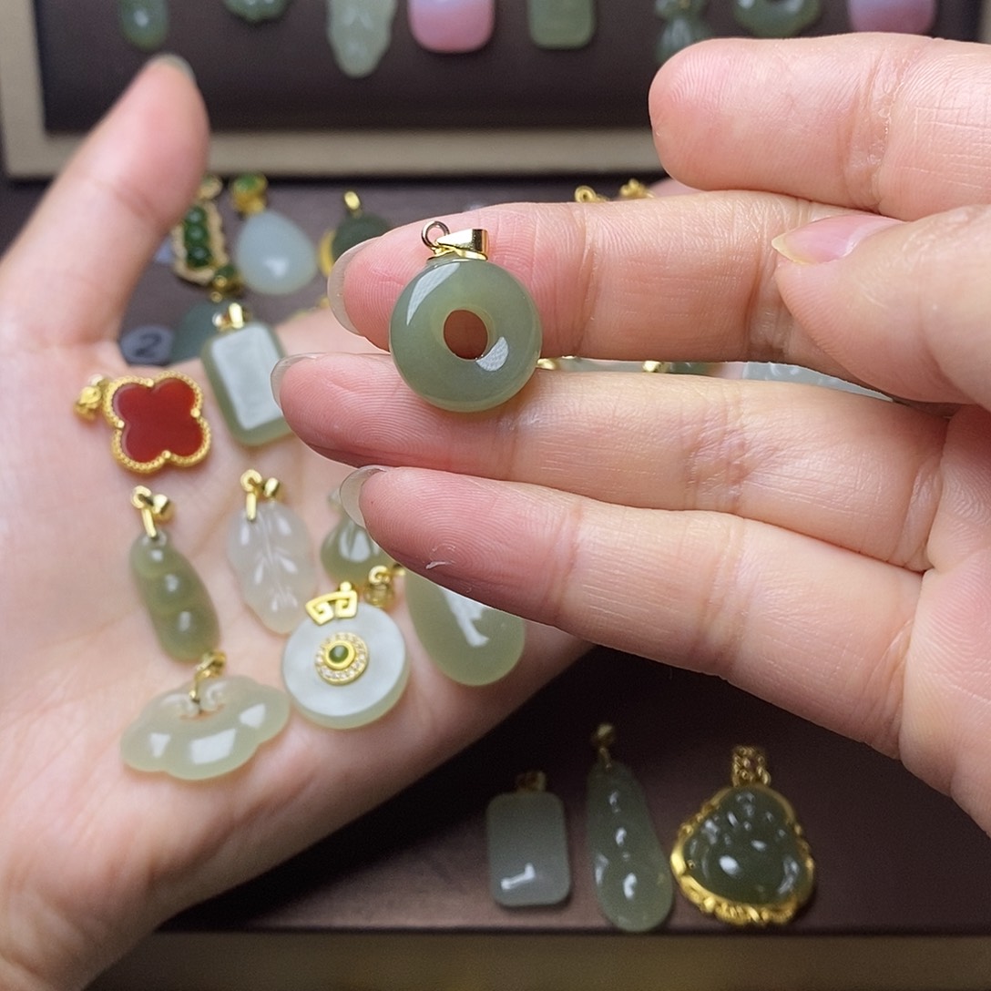 和田玉颈饰未镶嵌