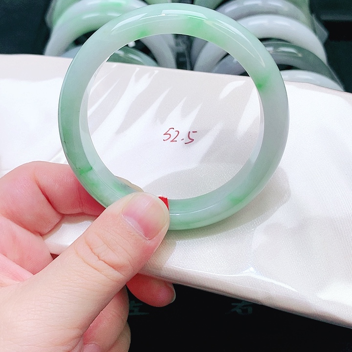 翡翠未镶嵌手镯97