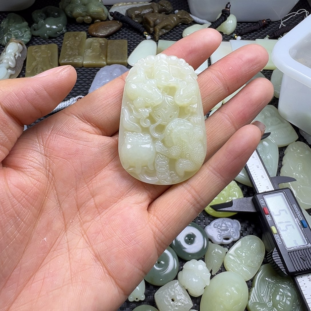 和田玉未镶嵌颈饰卡50.9