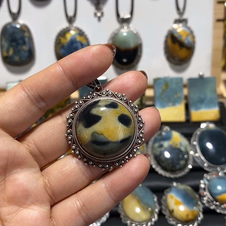 蛇纹石玉银S925镶嵌颈饰