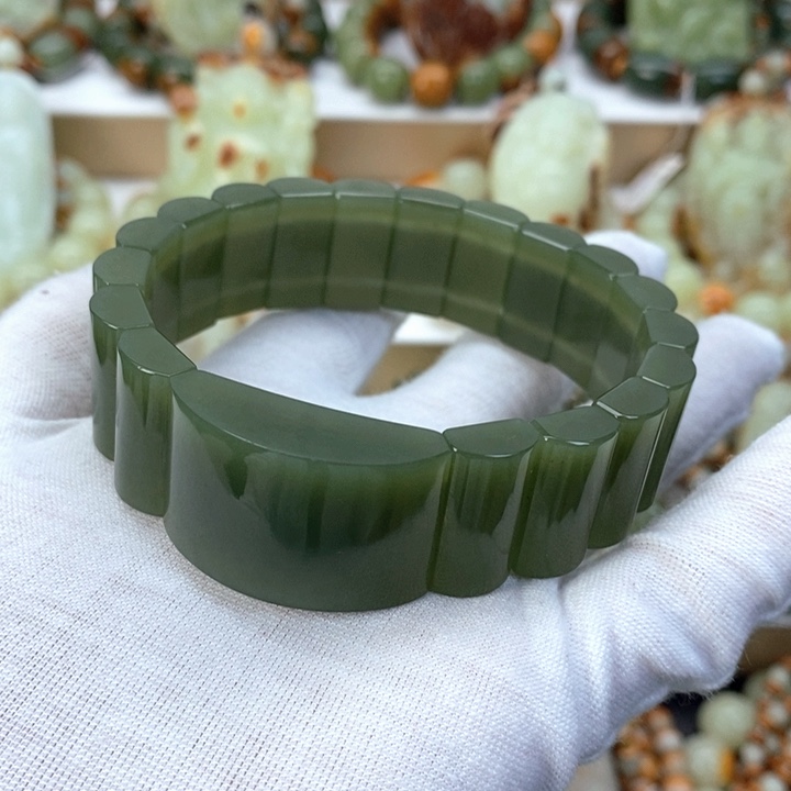 【闪购商品】透闪石质玉手牌未镶嵌弘*