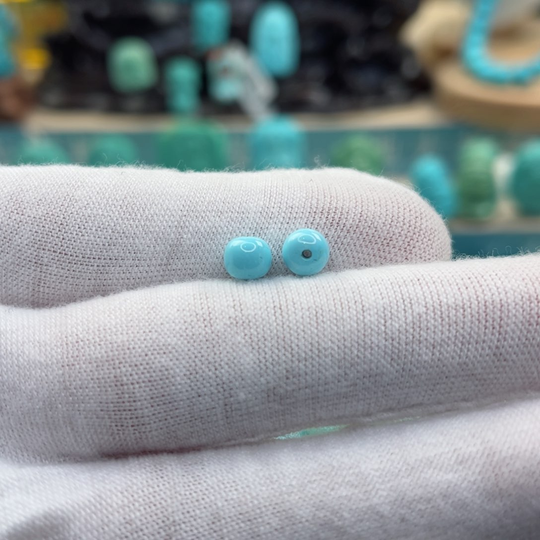 绿松石配饰未镶嵌?**王