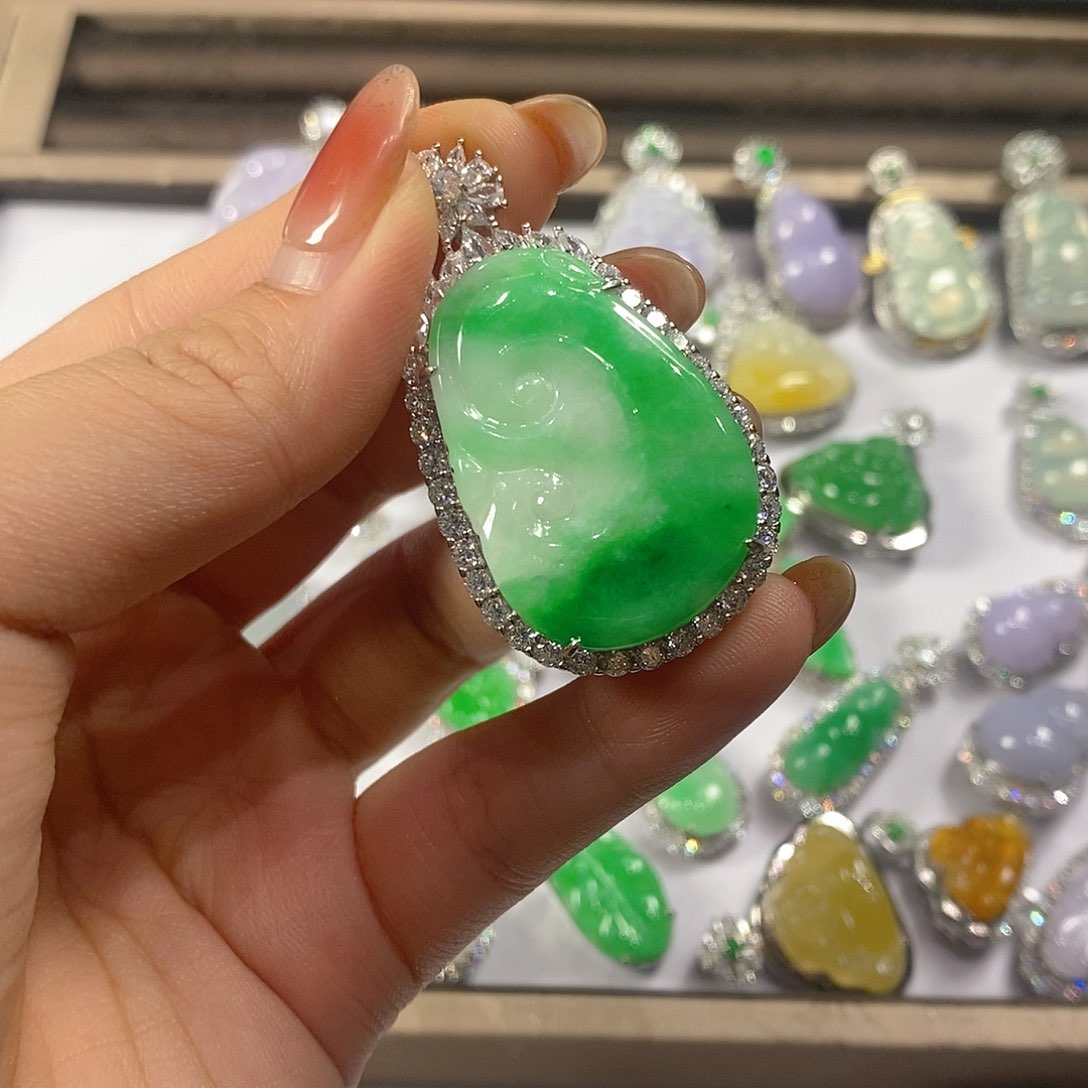 翡翠颈饰银S925镶嵌天然翡翠