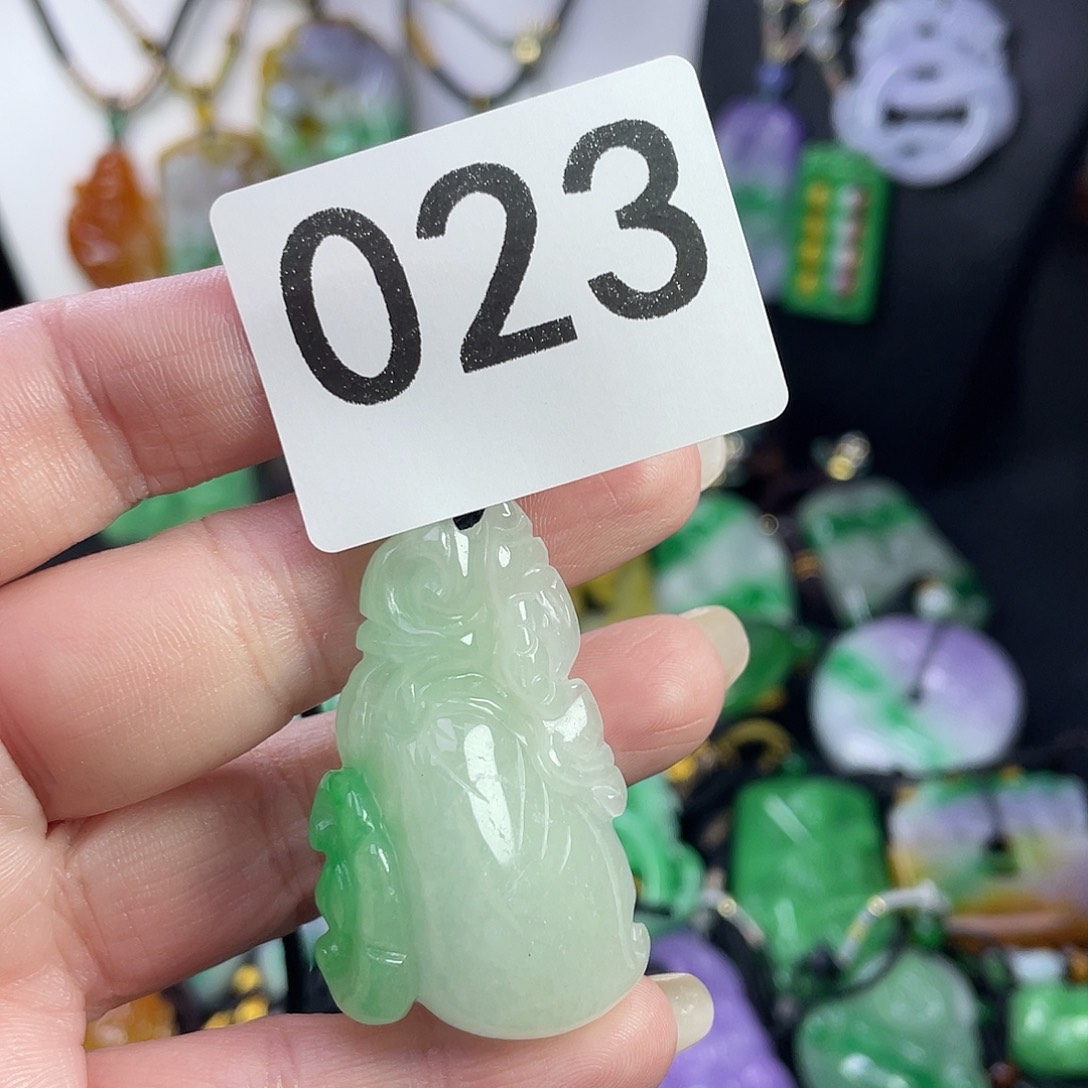 翡翠未镶嵌吊坠(赠链)