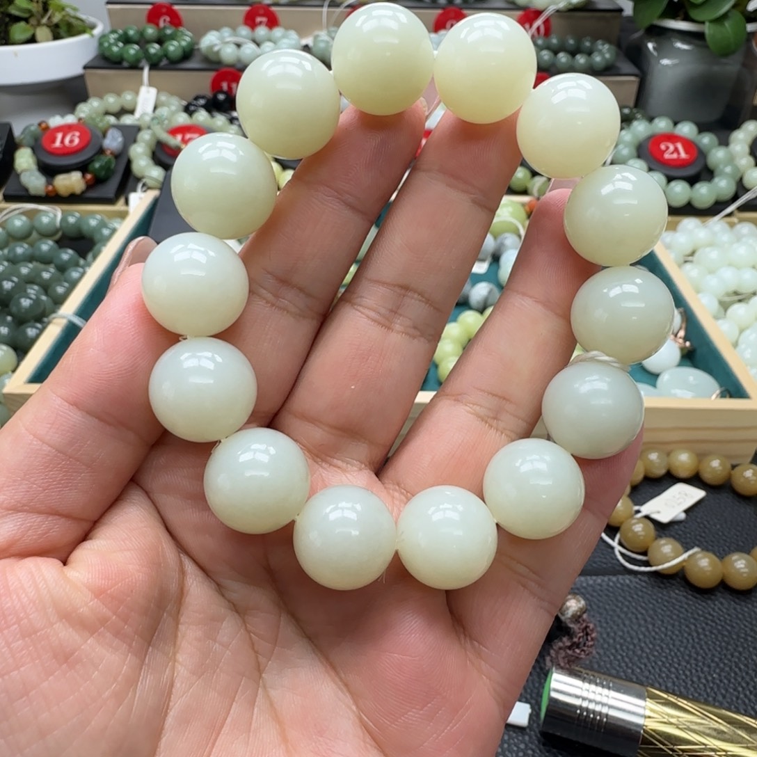 「***」和田玉未镶嵌手链16