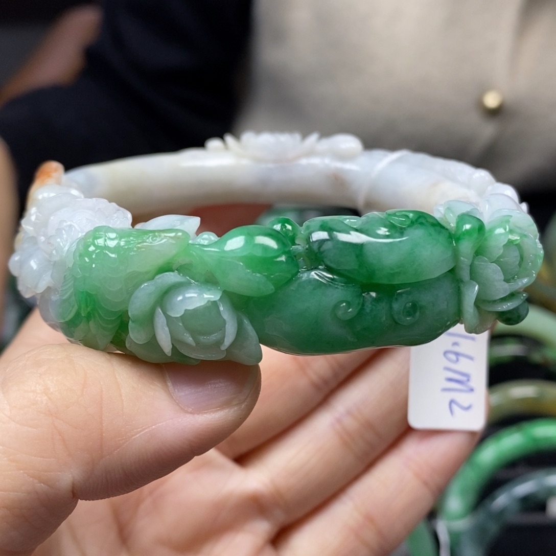 翡翠颈饰未镶嵌58.4圈口33号