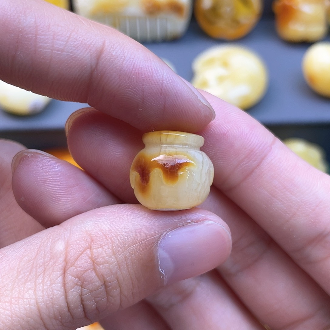 琥珀裸石未镶嵌蜜蜡