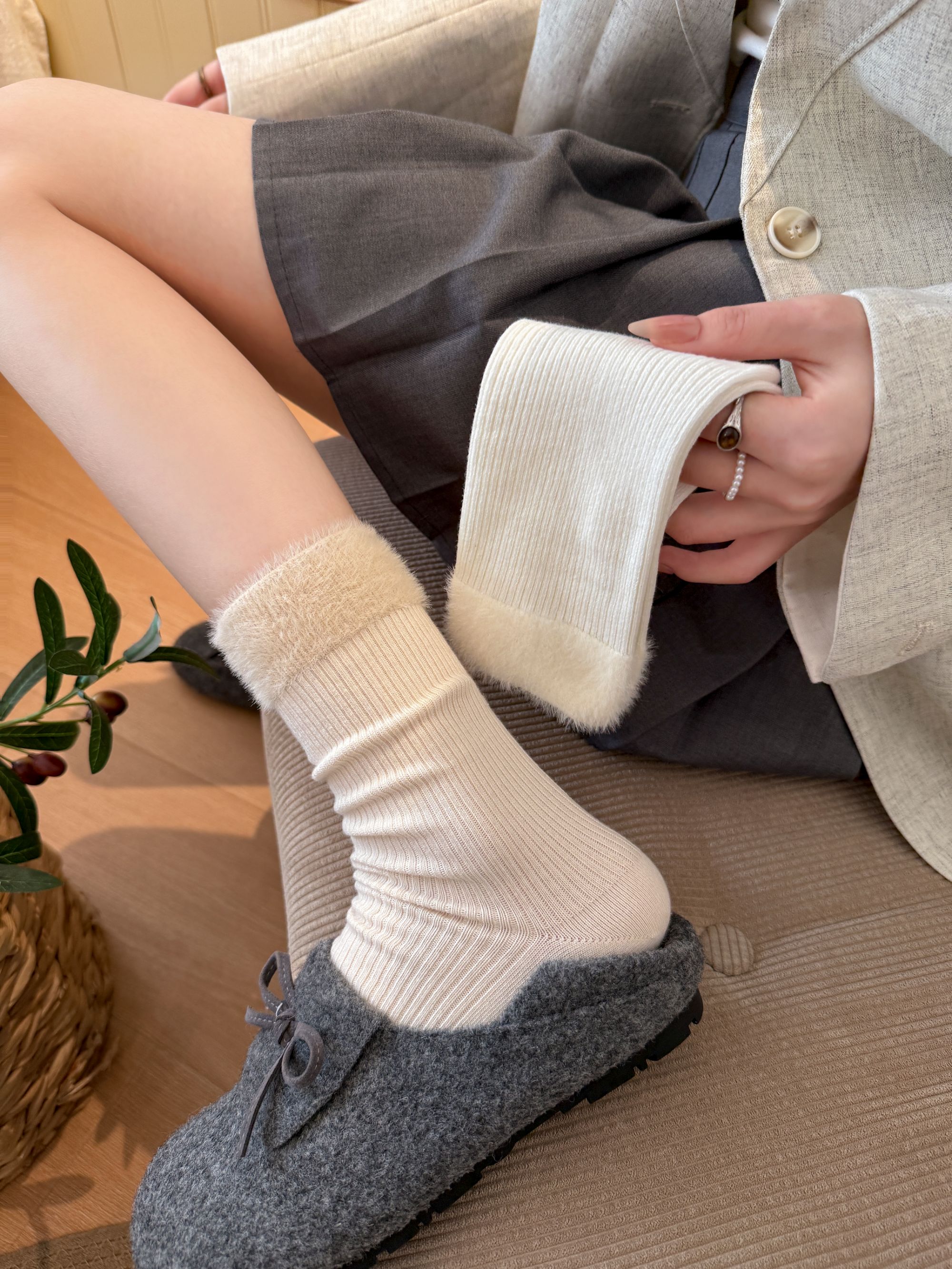 秋冬新款毛毛袜口纯色堆堆袜女无骨双针靴子袜搭配袜子黑白灰中筒