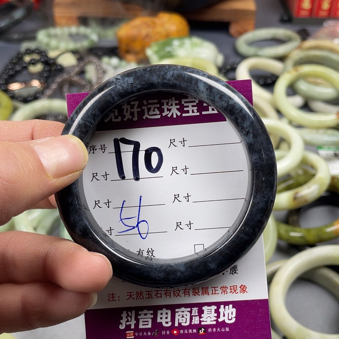 蛇纹石玉手镯足铂镶嵌