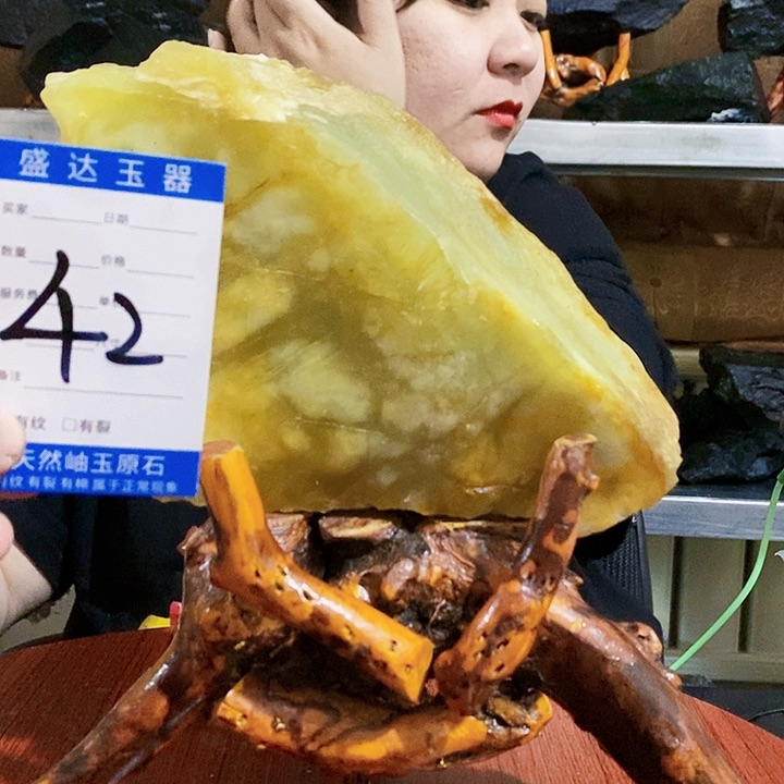 蛇纹石玉原石未镶嵌