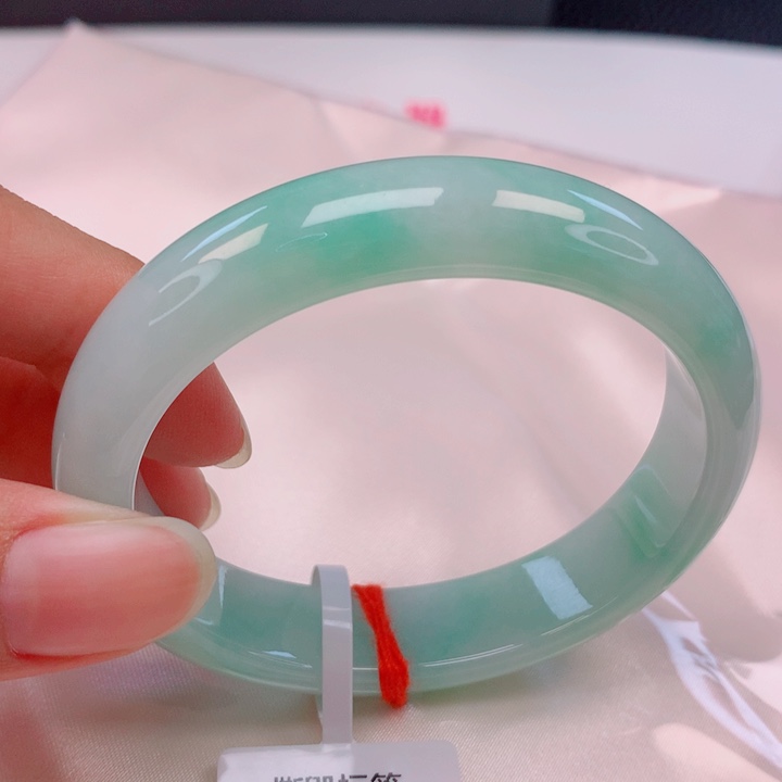 翡翠未镶嵌手镯（贵妃镯）55圈