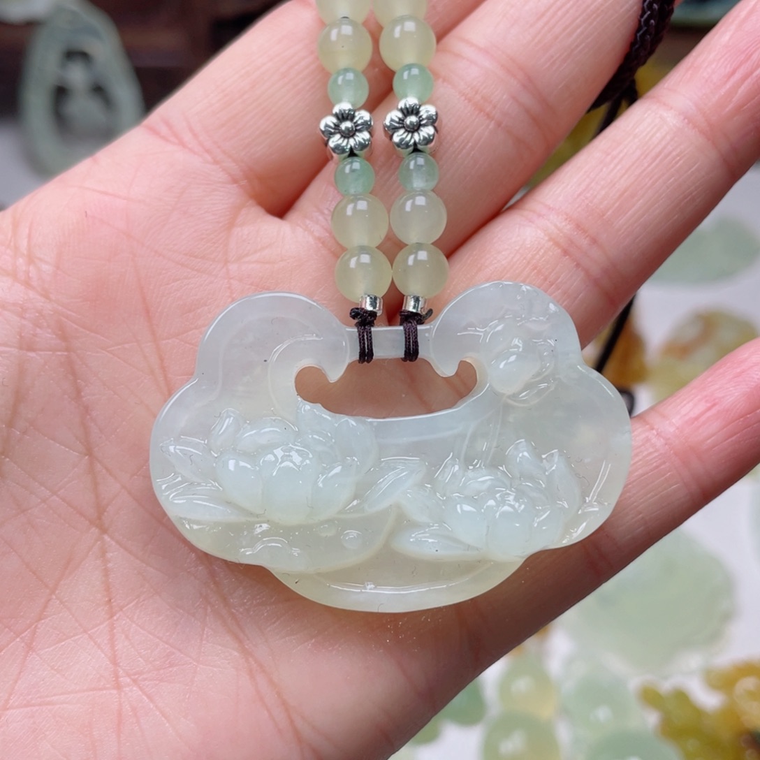 蛇纹石玉颈饰未镶嵌