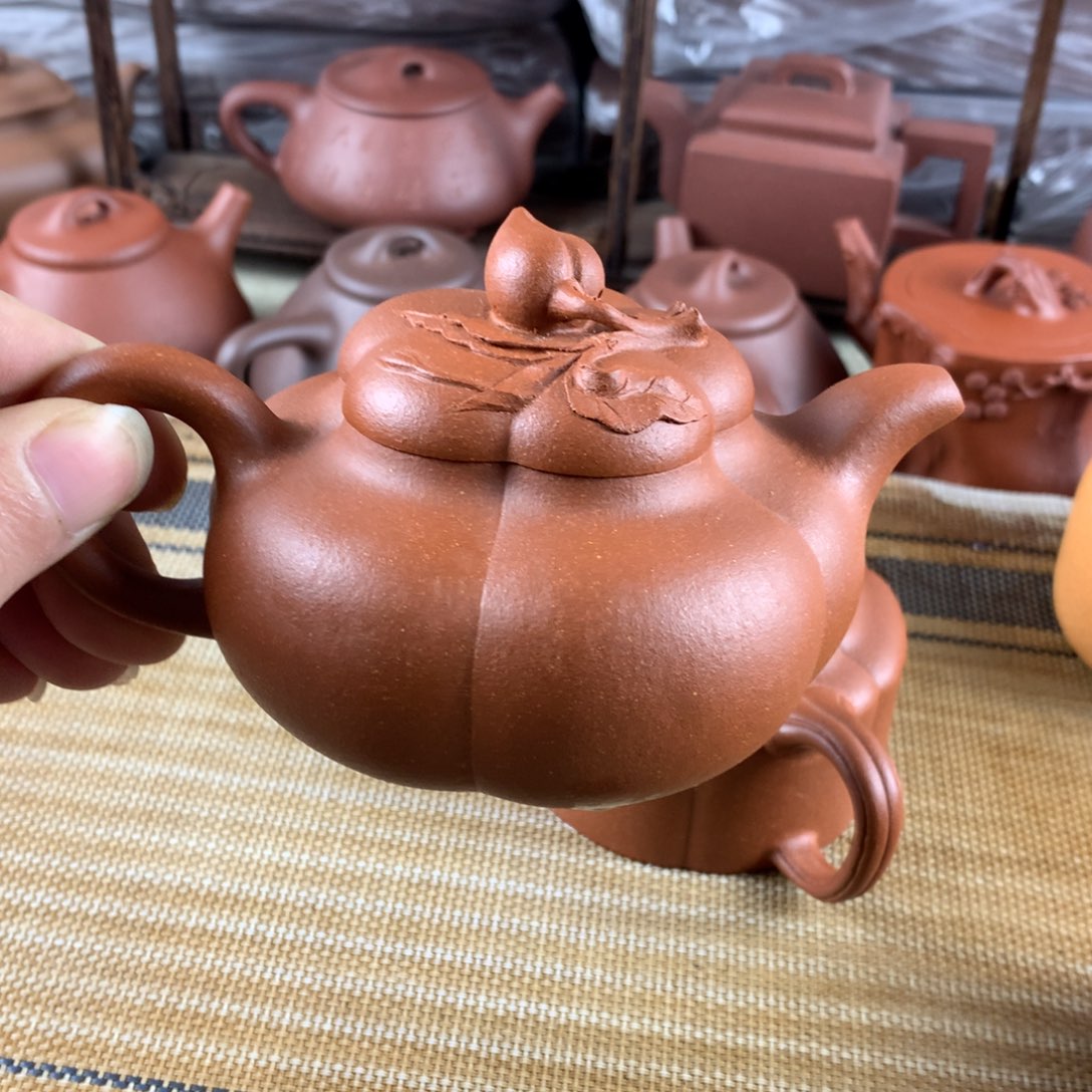 紫砂茶壶宝山满砂红降坡