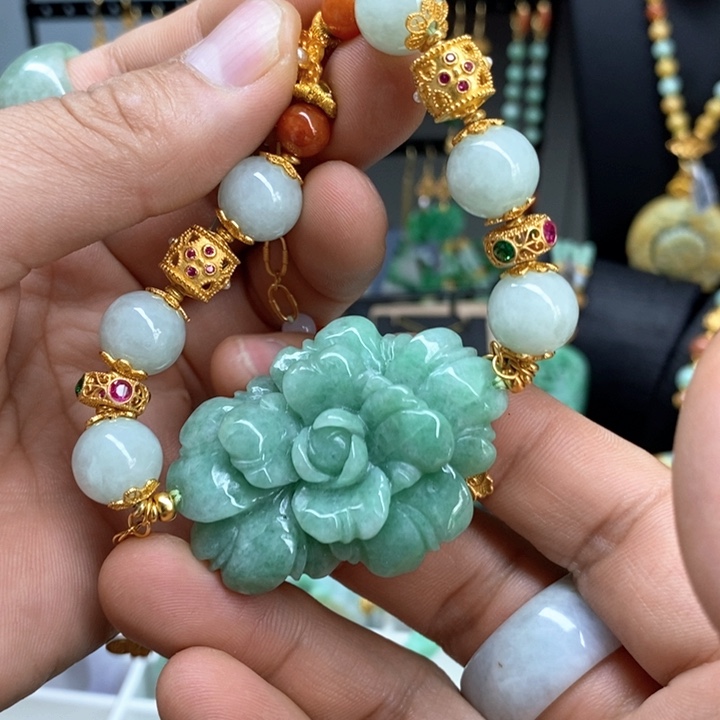 翡翠未镶嵌颈饰手链