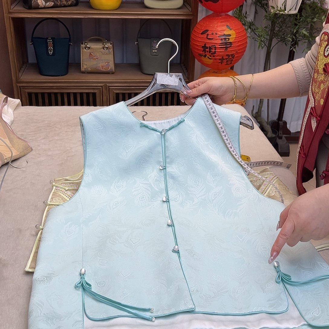 刺绣成衣胸围106马甲四季