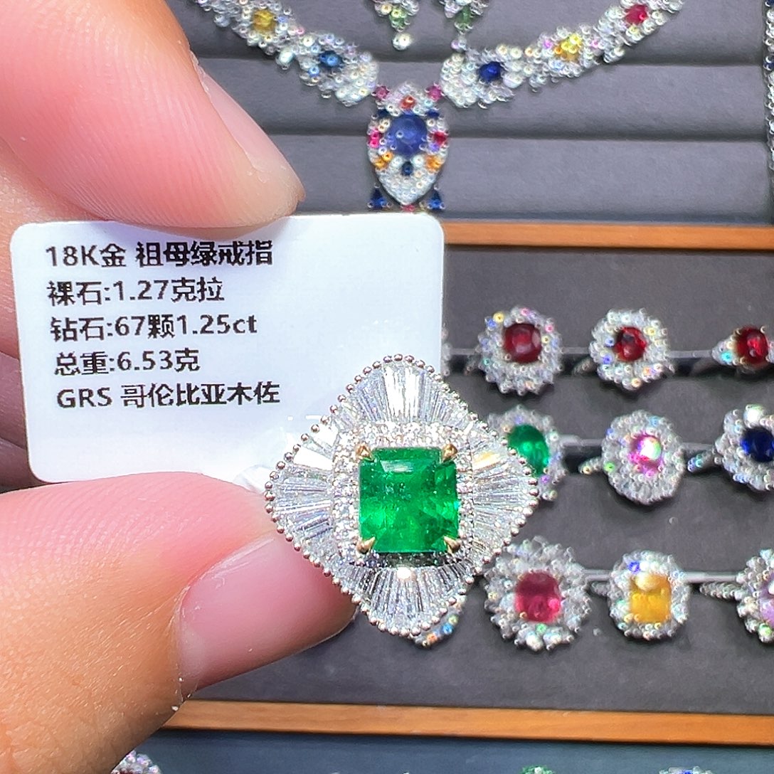 祖母绿戒指18K金镶嵌