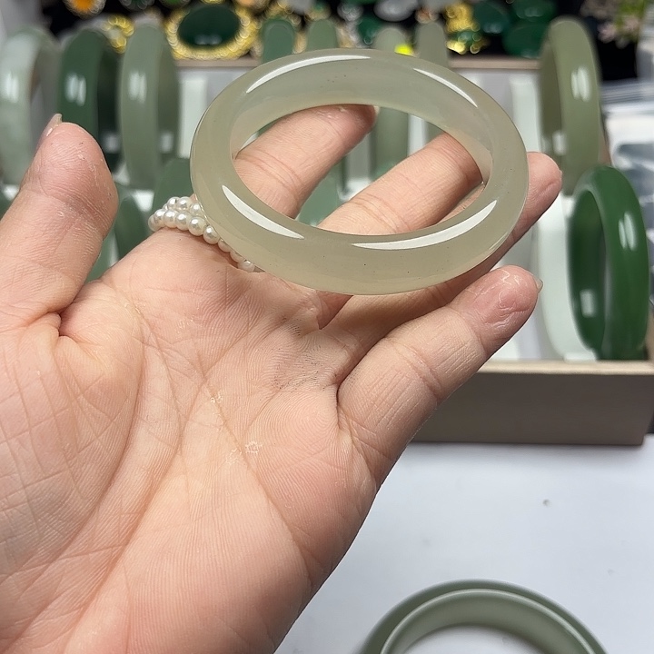 东陵石未镶嵌手镯