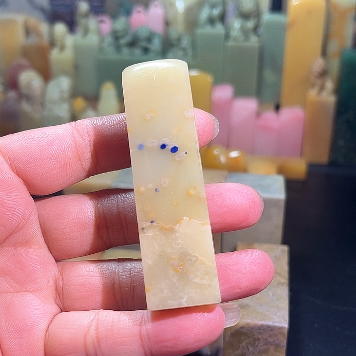 昌化石印石刀感十足，石质细腻