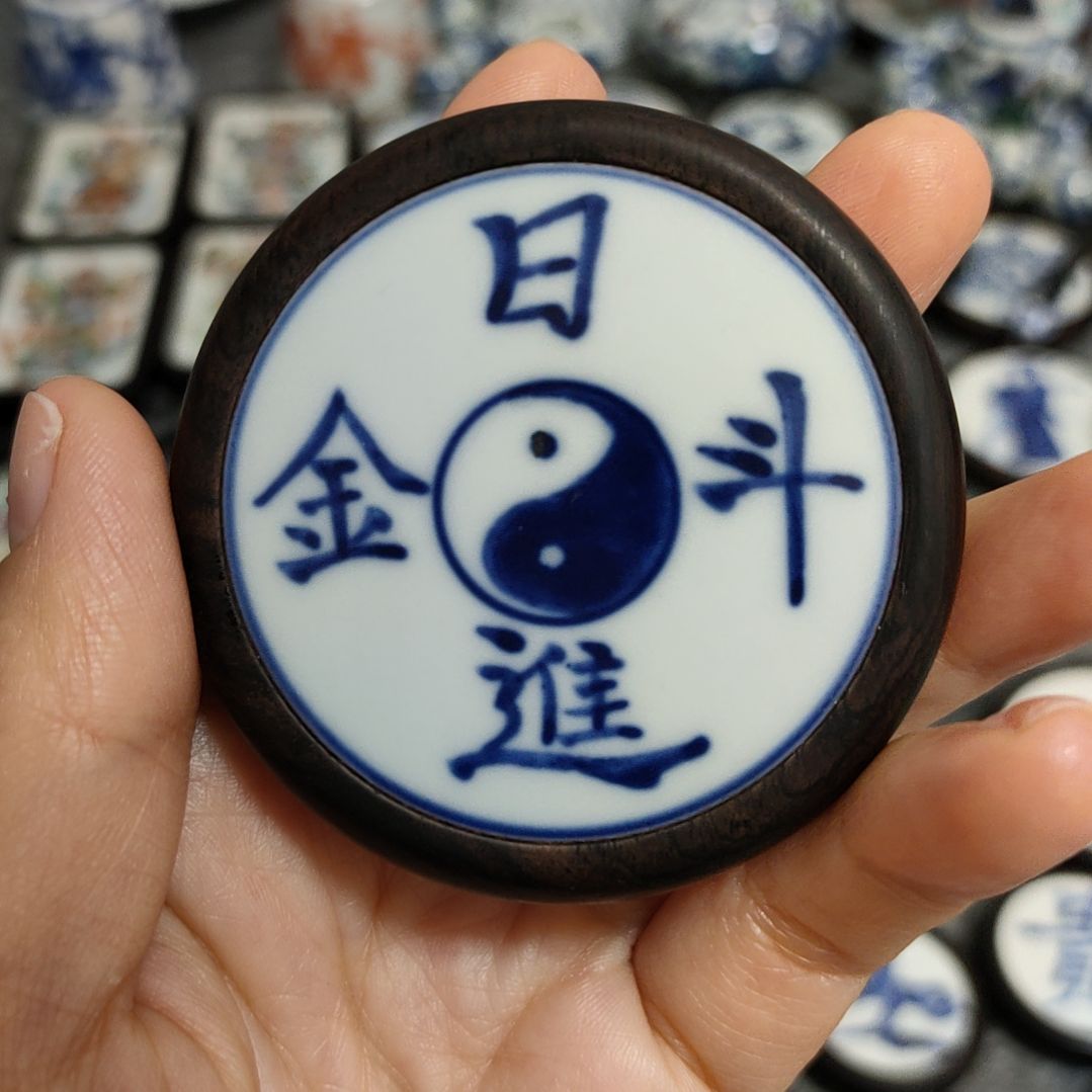 瓷片青花日进斗金挂件一个