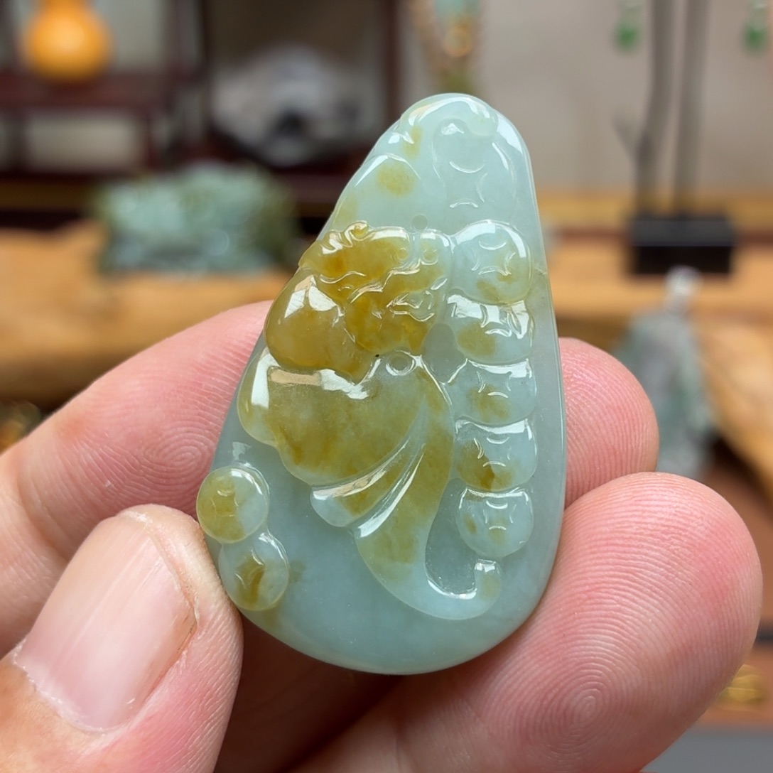 翡翠未镶嵌颈饰福在眼前