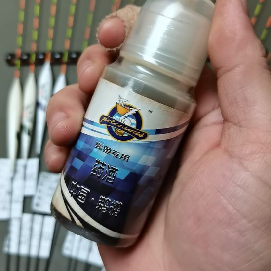 复合材质鹈鹕药酒，鲫鱼一瓶