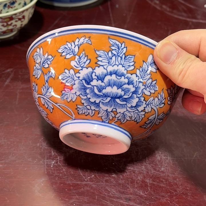 瓷片//////直径15厘米。红。