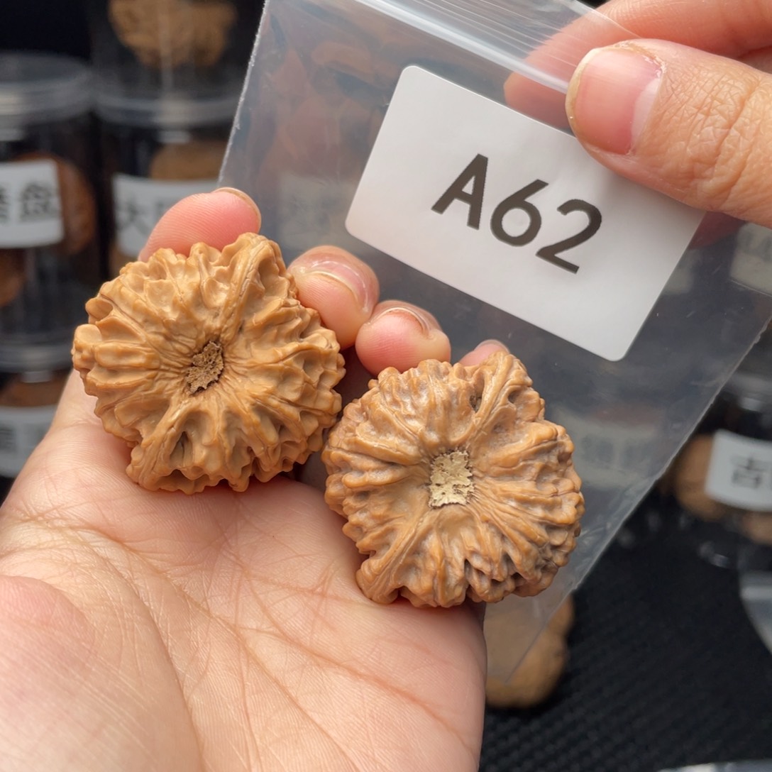 文玩核桃把件全品40龙门涧