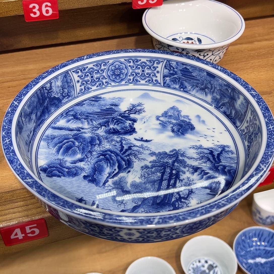 沈***迁青花春山图壶承一个