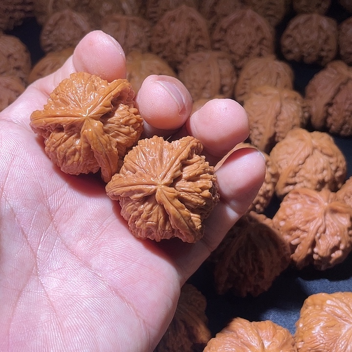 娜***底文玩核桃吊坠亲亲亲亲