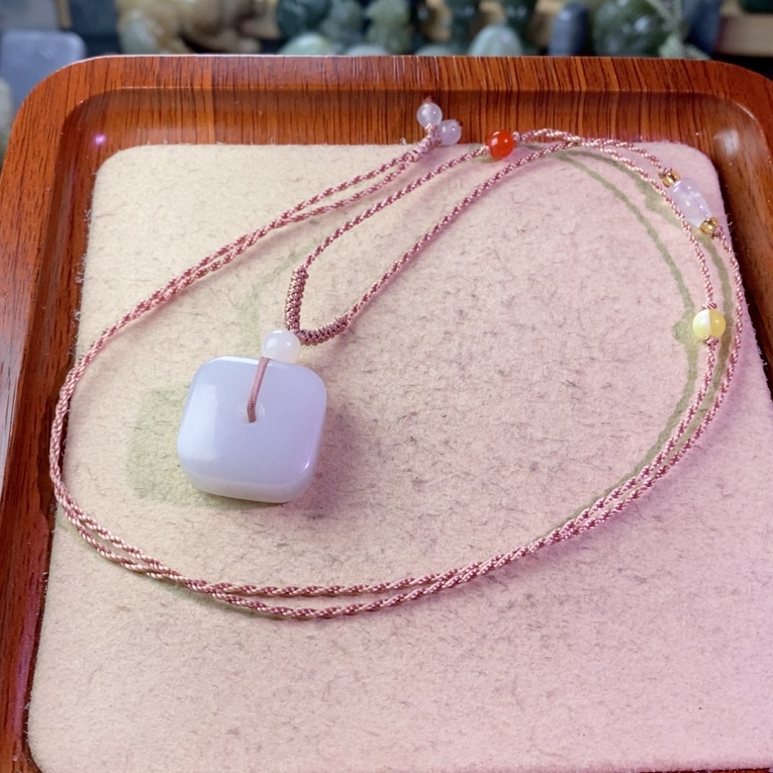 和田玉颈饰未镶嵌