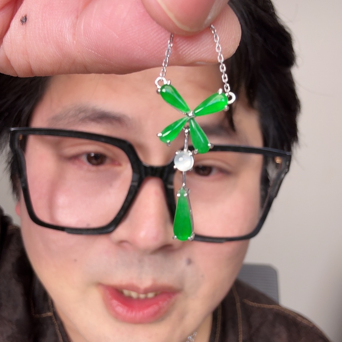 翡翠18K金镶嵌颈饰一件