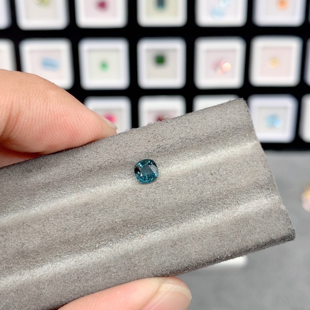 尖晶石裸石未镶嵌0.57克拉有包体