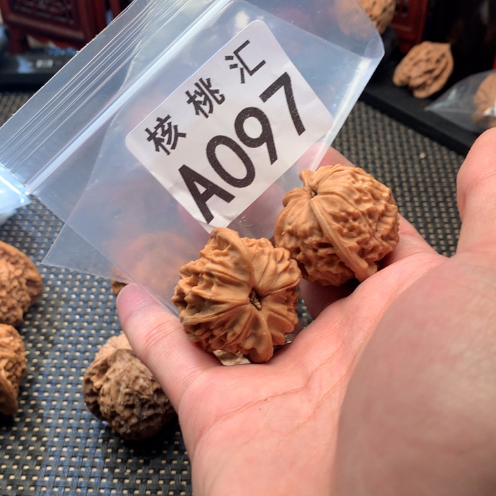文玩核桃吊坠天地