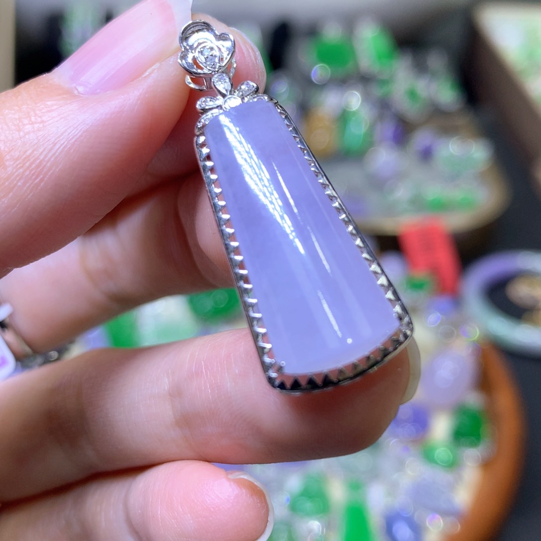 【闪购商品】翡翠颈饰18K金镶嵌翡翠吊坠项链