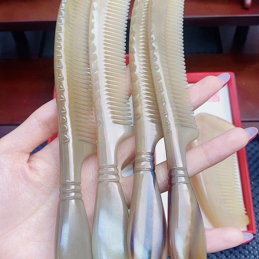 纯手工制作纯牛角梳子