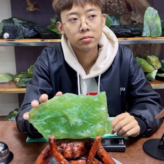 未镶嵌蛇纹石玉原石说****！