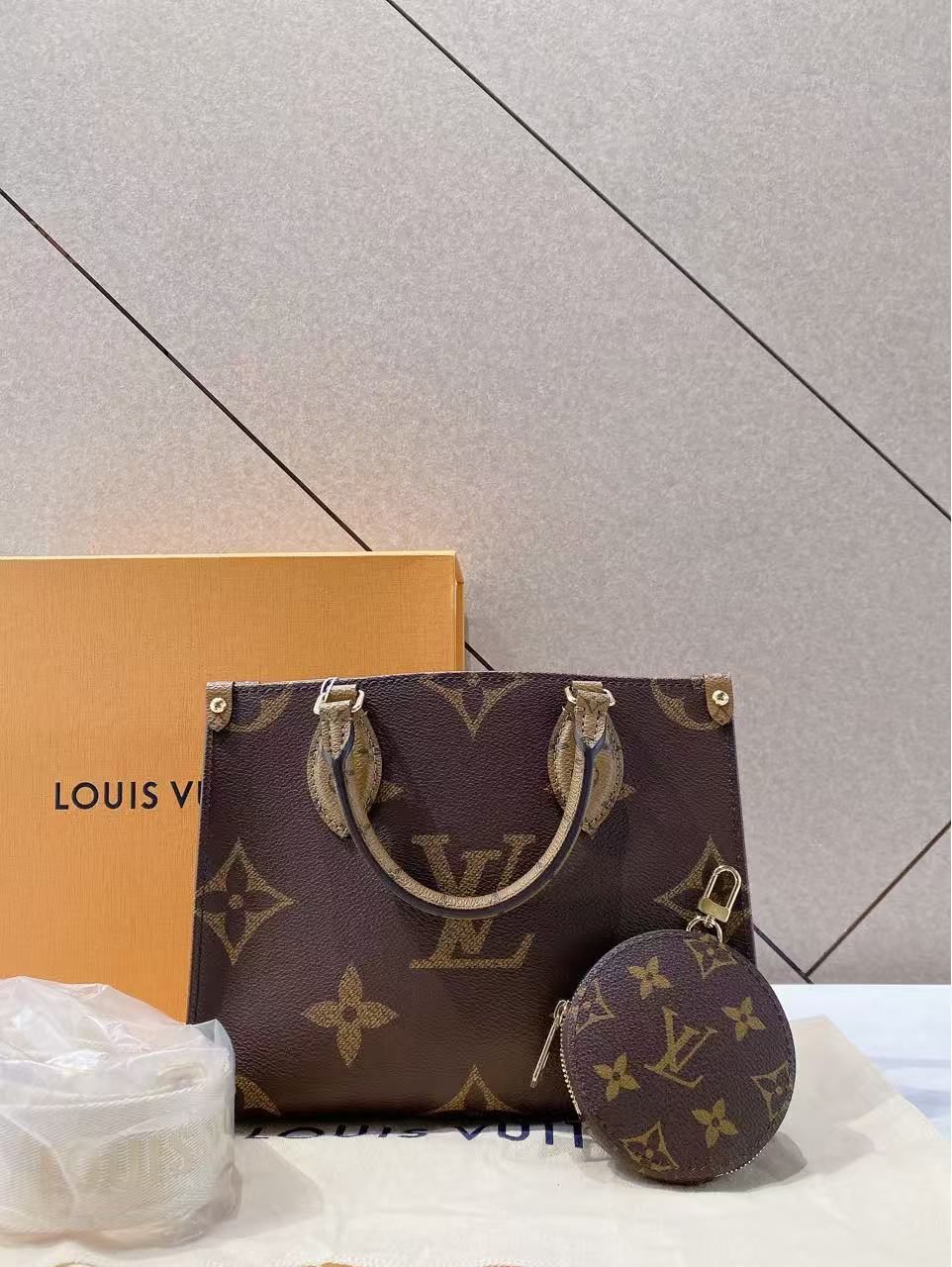 全新未使用 LV 帝爵奢品LV老花onthego 小号