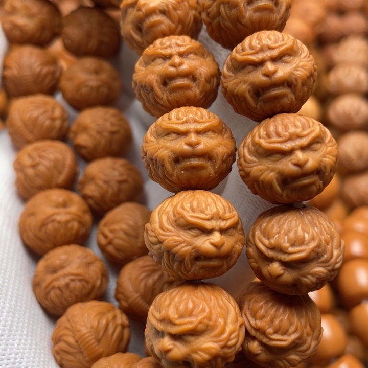 猴头核桃吊坠一***特斗战胜佛