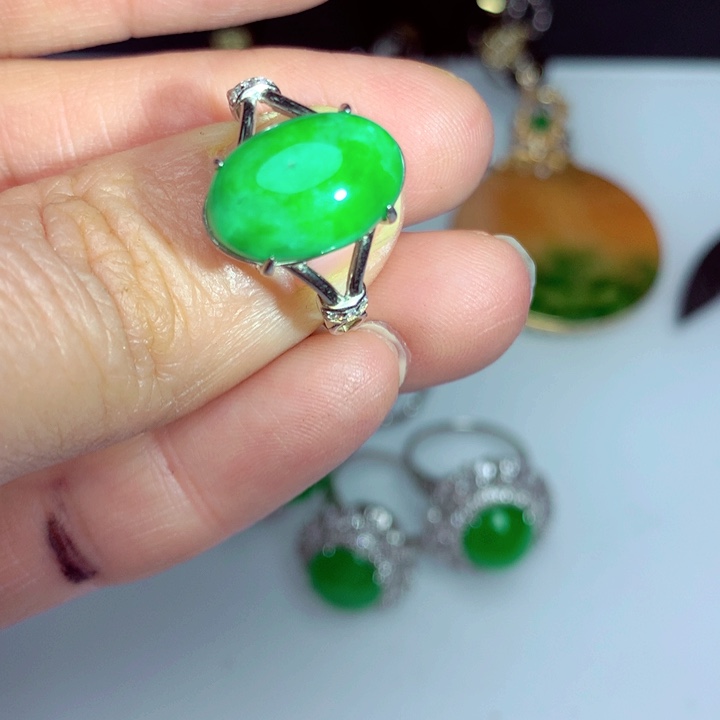 翡翠吊坠(不含链)未镶嵌