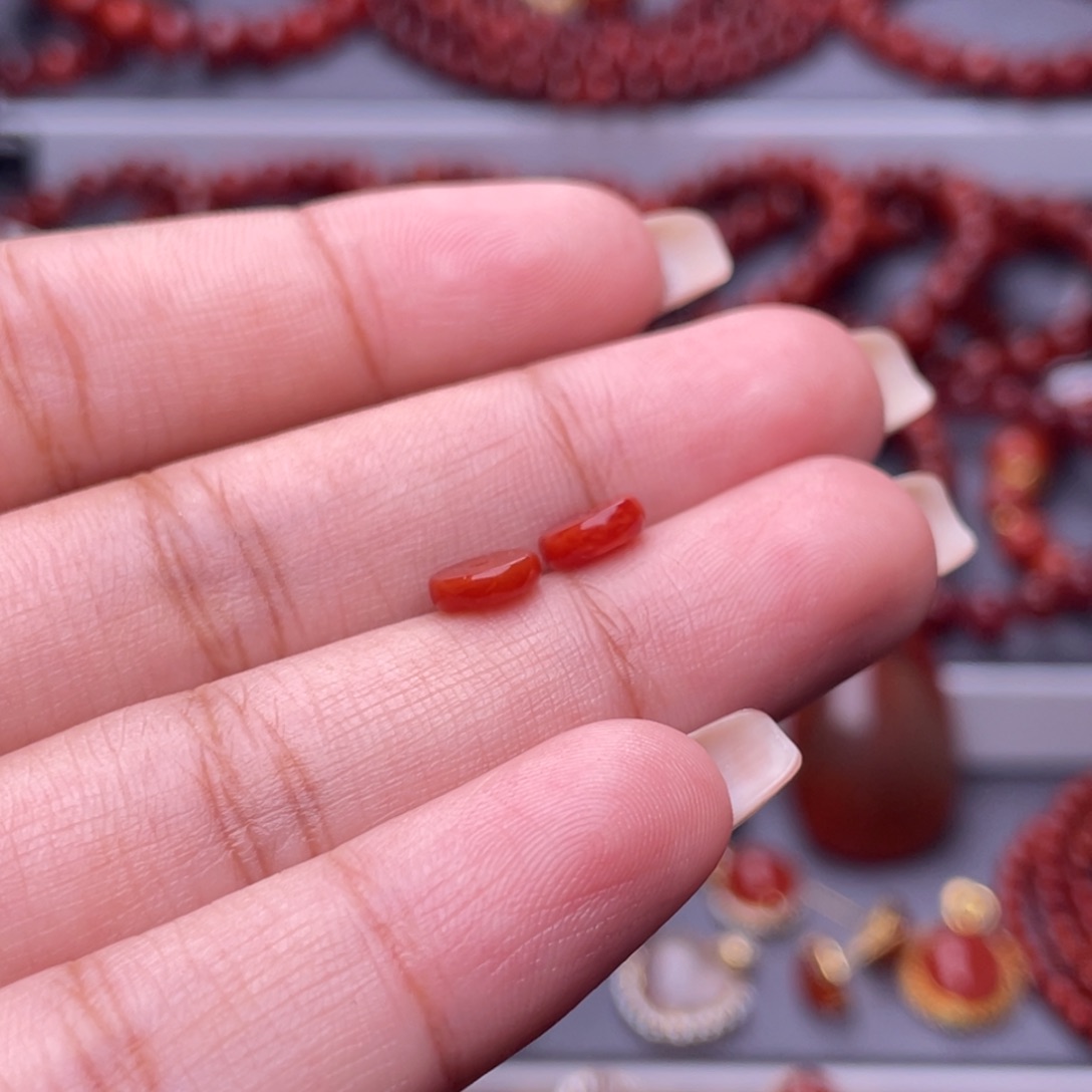 你***乐南红玛瑙未镶嵌其他原矿）6.6mm瓦西南红隔片一对