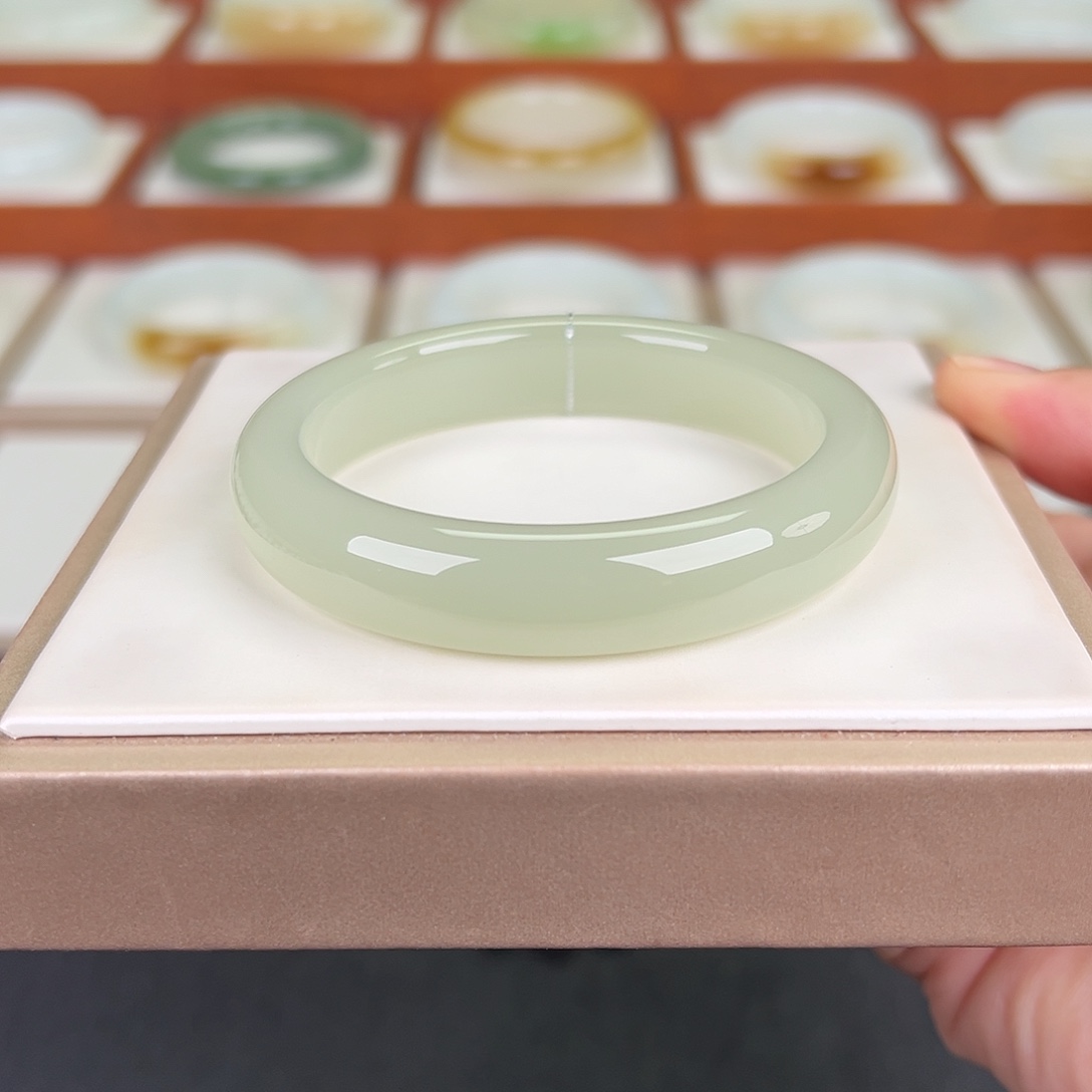 未镶嵌手镯和田玉和田玉葡萄肉手镯