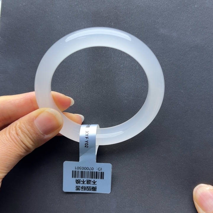 石英质玉未镶嵌手镯燕子➕57.1