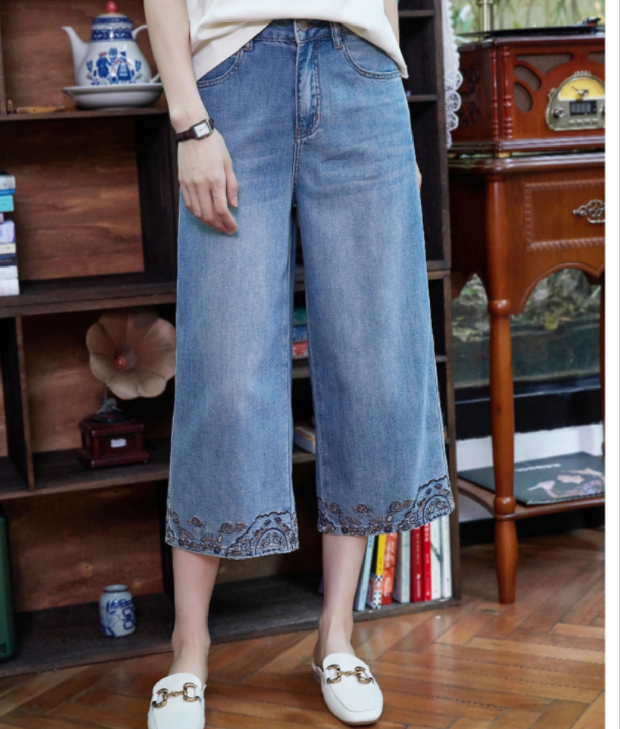新中式重工刺绣舒适柔软阔腿宽松牛仔裤（8-9分）